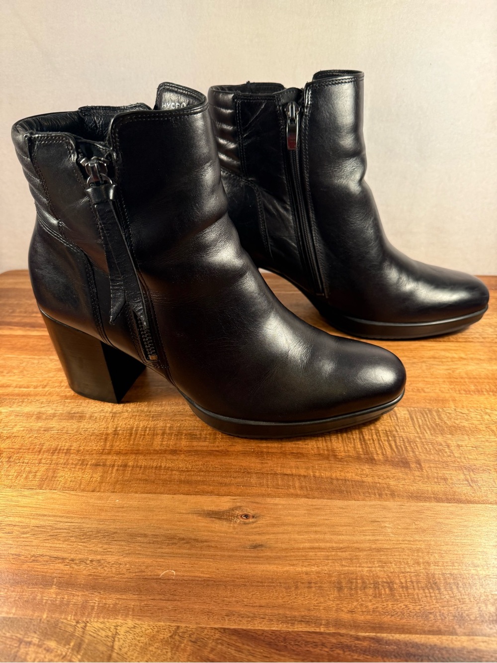 Ecco Shape 55 Chalet Mid Boot with Chunky Block Heel Black Leather Size 9 NWOT